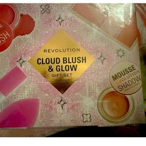 Makeup Revolution Cloud Blush & Glow Highlight Gift Set, 6-Piece Holiday Set